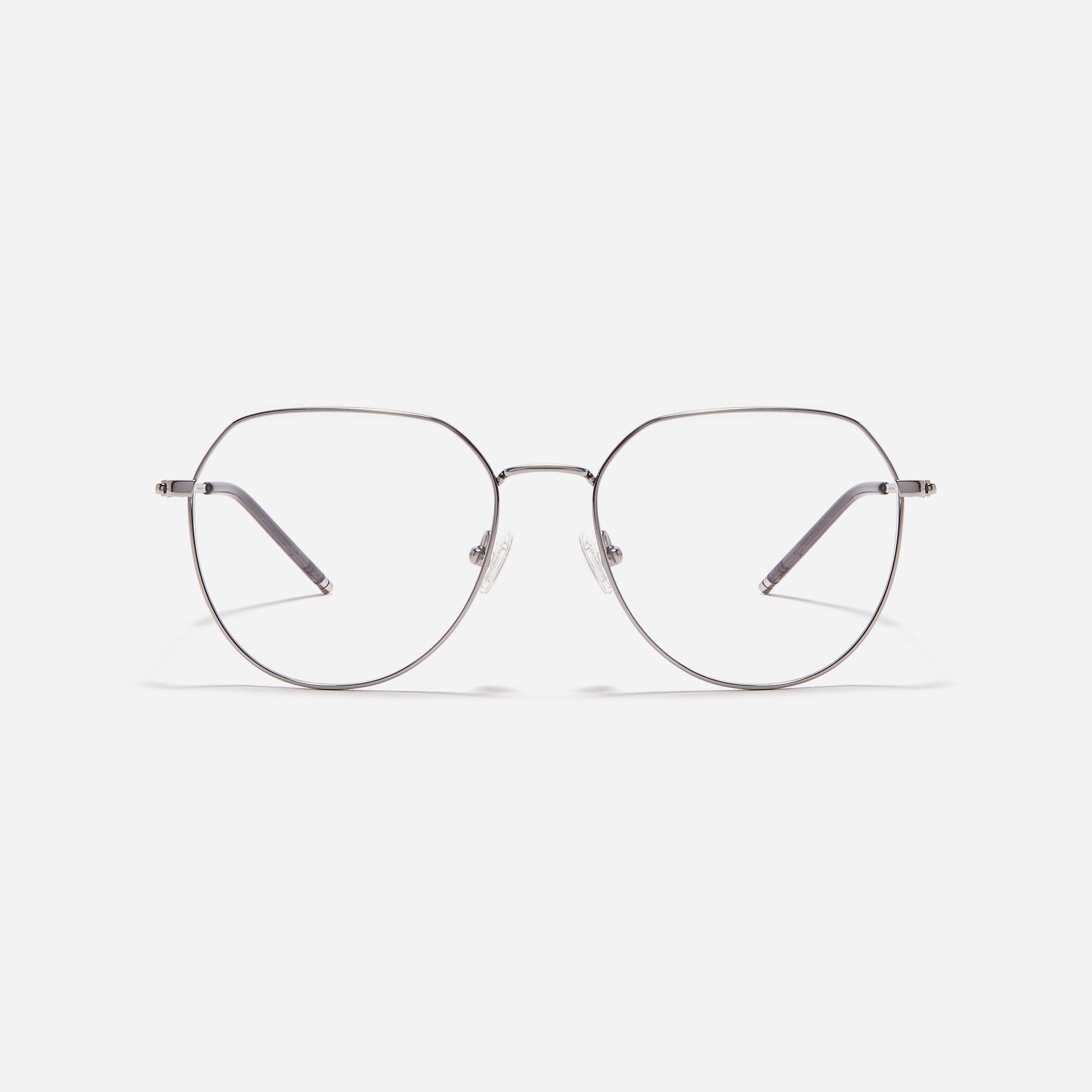 Boeing-style oversized eyeglasses crafted entirely from titanium for a lighter and more comfortable fit. With classic color options and frame design, these eyeglasses offer a retro style that effortlessly complements one's look.