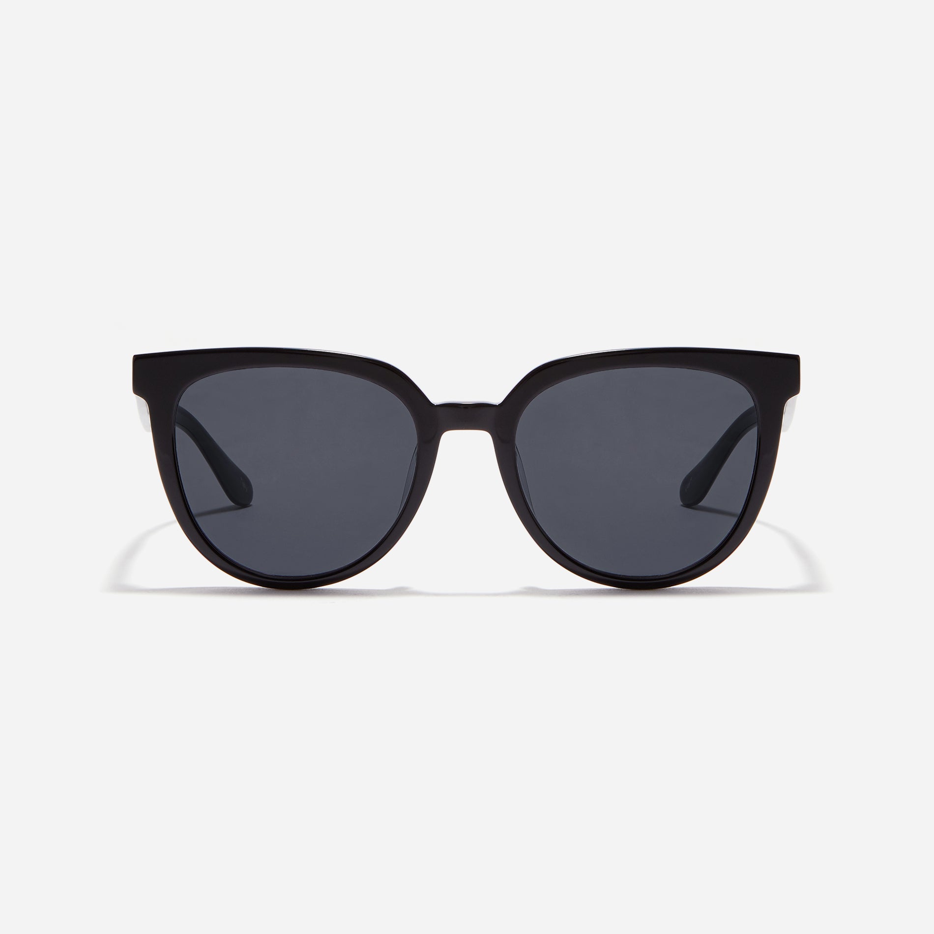 Stylish round-shaped sunglasses with a bold acetate frame and contrasting solid lenses.  Optimized for an Asian fit, the product features bridge and nose pads that prevent slipping, ensuring a comfortable fit.