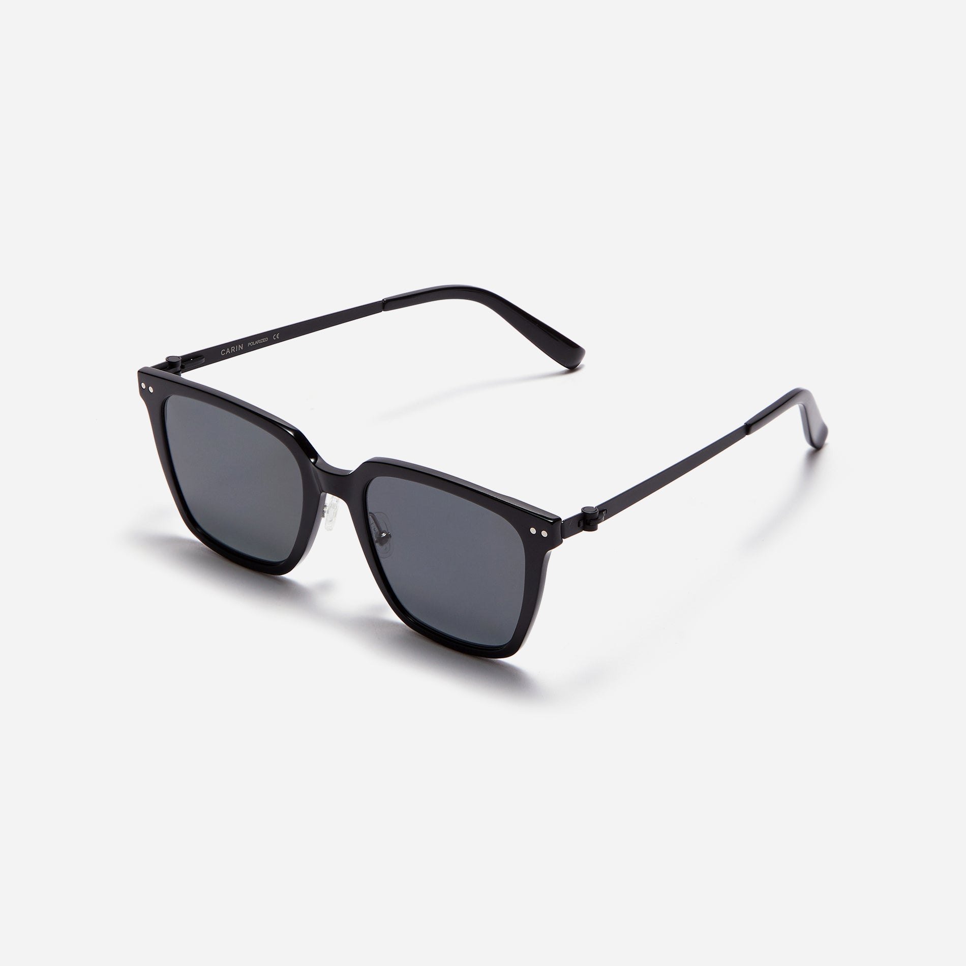 Square-shaped polarized sunglasses, representing CARIN’s POLARIZED line. Crafted from lightweight and durable bio-plastic to prevent slipping