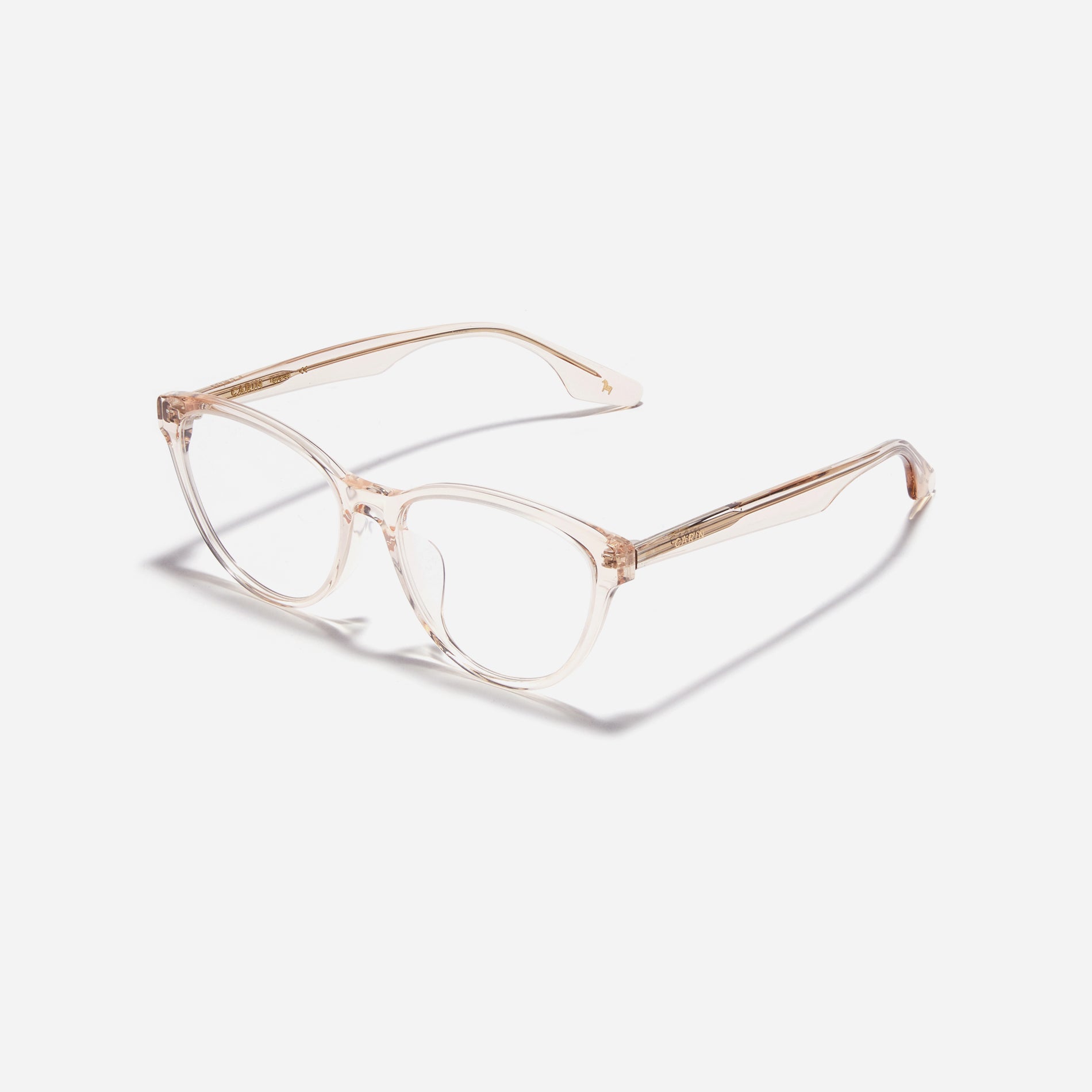 Lucy are cat-eye horn-rimmed eyeglasses showcasing a contemporary reinterpretation of retro aesthetics. Their eye-catching design and various color options offer a trendy look, harmonizing seamlessly with the natural lines of the face.