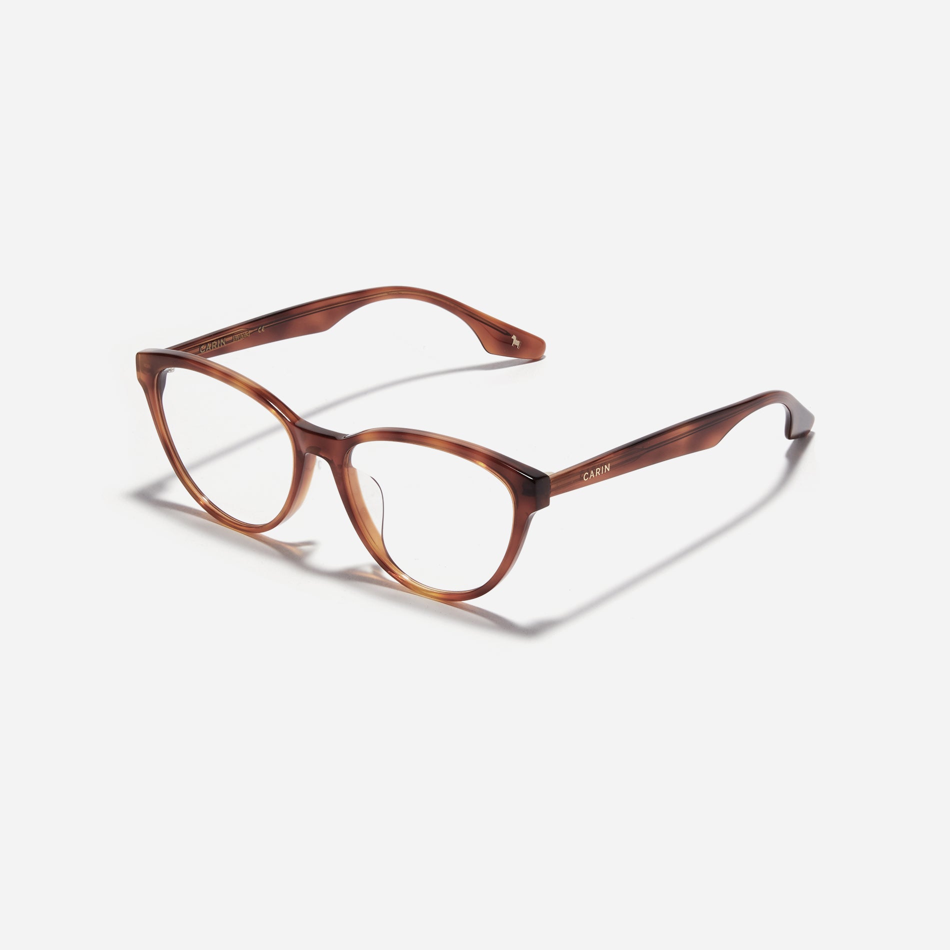Lucy are cat-eye horn-rimmed eyeglasses showcasing a contemporary reinterpretation of retro aesthetics. Their eye-catching design and various color options offer a trendy look, harmonizing seamlessly with the natural lines of the face.