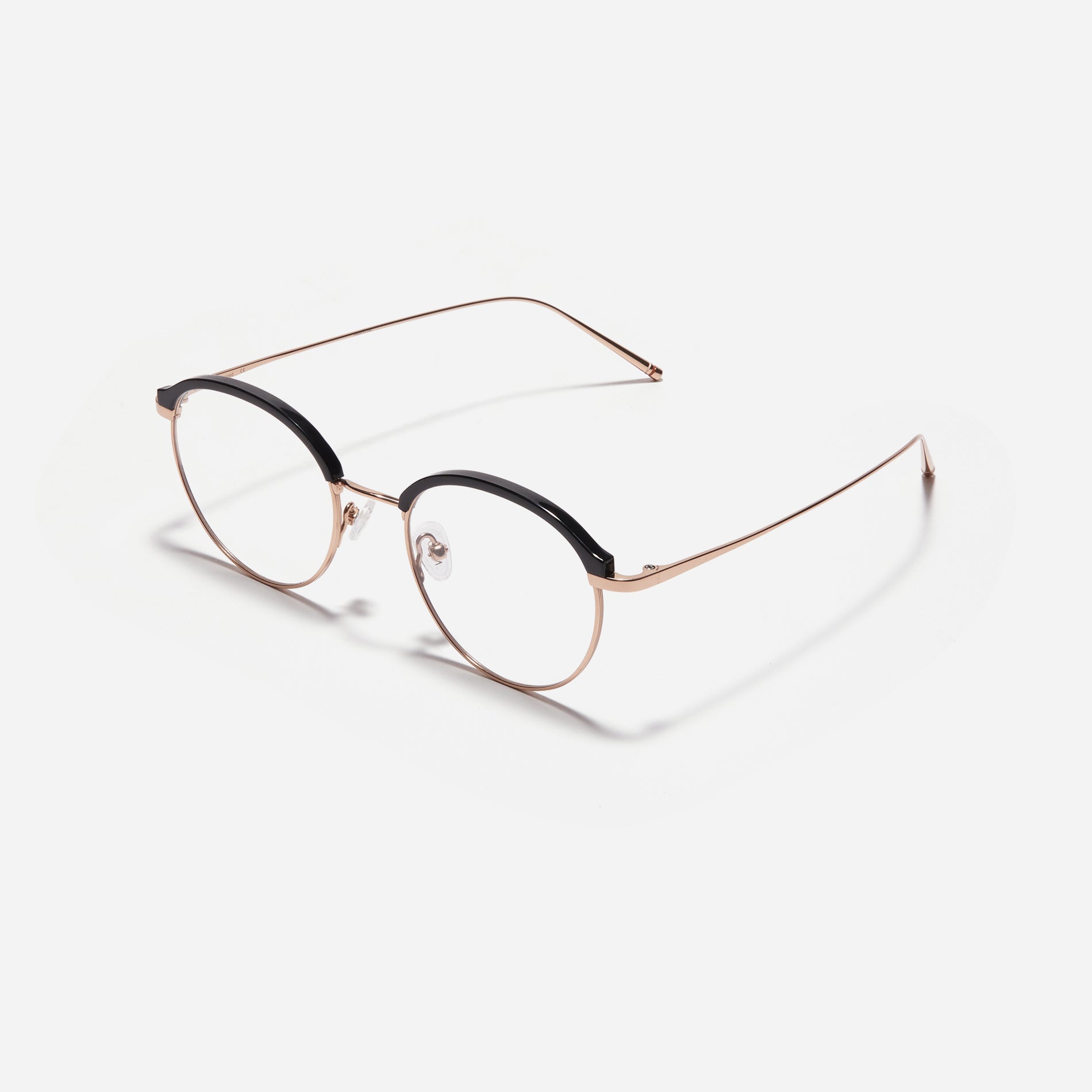 Round-shaped combination eyeglasses with a semi-rimless design. Plia R design incorporates dual lining on the tips to prevent slipping and ensure a consistently comfortable wearing experience. 