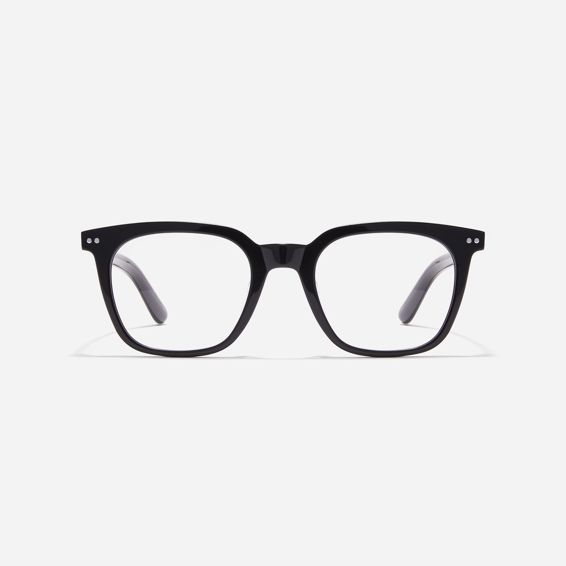 Square-shaped horn-rimmed eyeglasses. Embodying a modern reinterpretation of '91s retro vibes, their design is created for effortless styling.